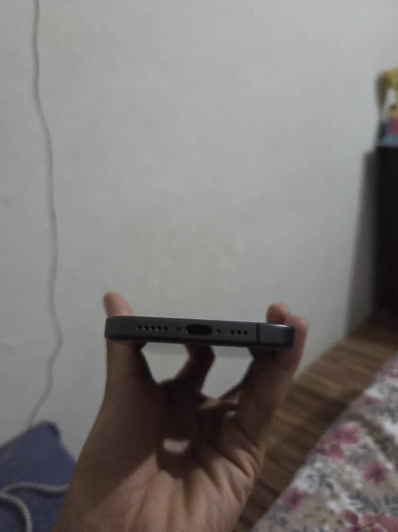 IPHONE 17 4