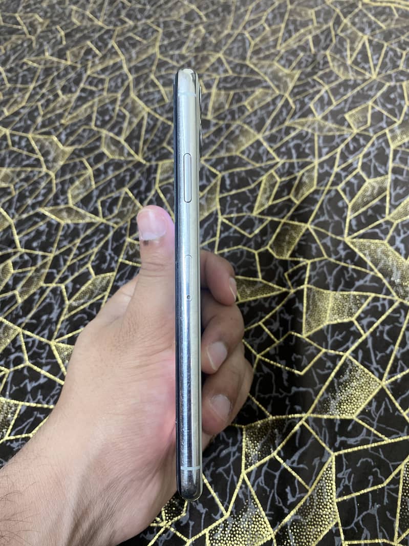 iPhone 11 Pro Max 6