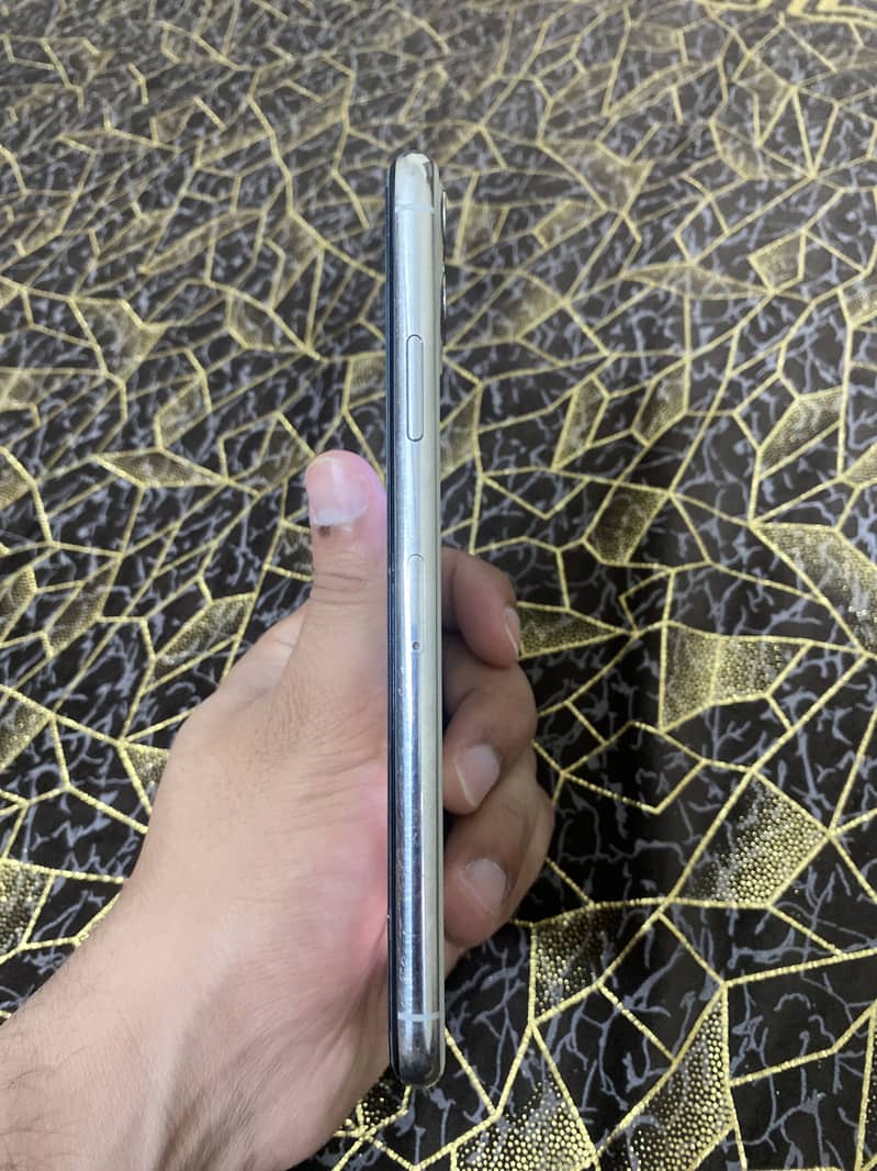 iPhone 11 Pro Max 7
