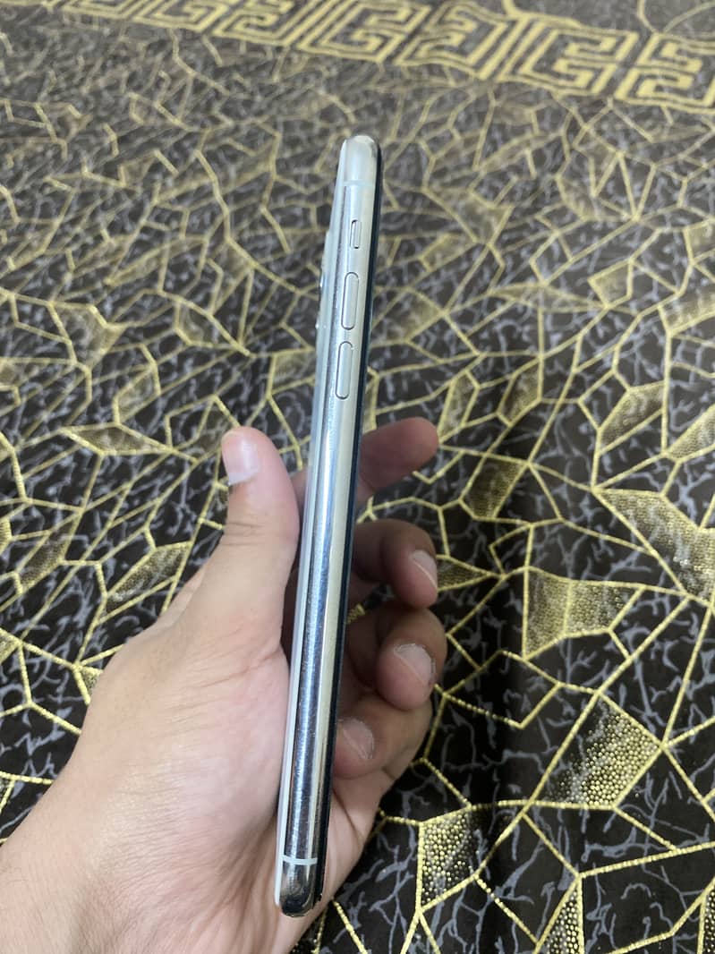 iPhone 11 Pro Max 8