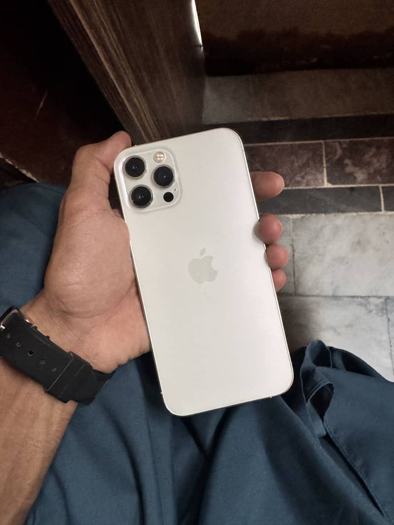 Iphone 12 pro max 4