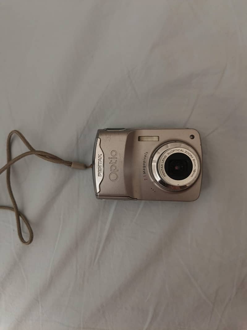 Pentax optio e35 digital camera 0