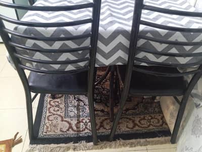 6 numbers metal chairs in fair condition