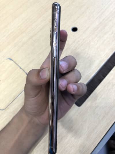Iphone 11 pro max pta 256gb minor back break