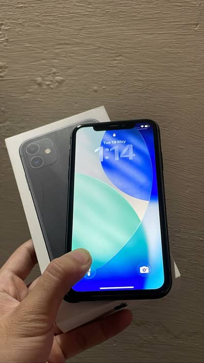 I PHONE 11 with box