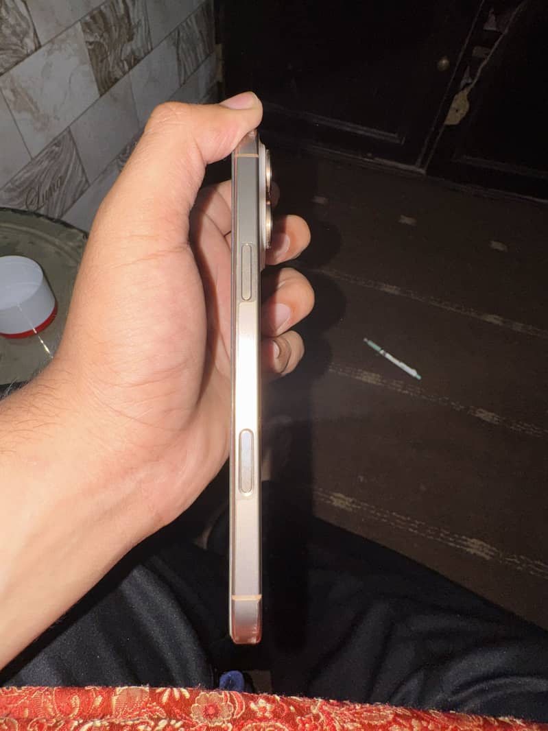 Iphone 16 pro max 1