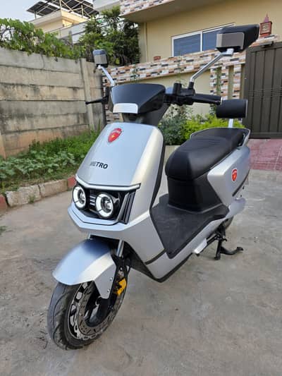 Metro M6 Empower Portable Lithium Battery