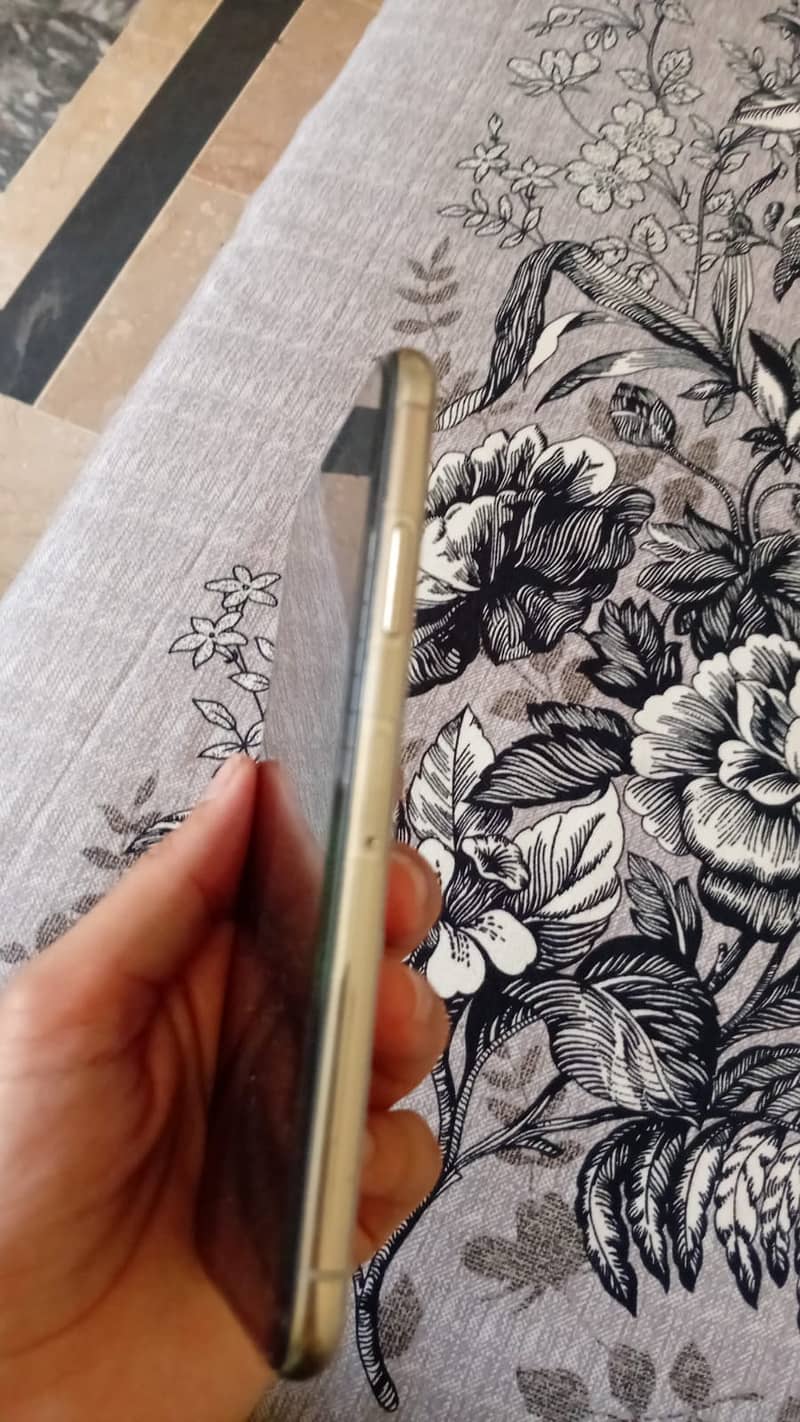 Apple iPhone X 5