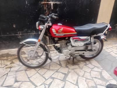 Honda 125 2025  Special Edition red