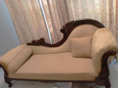 3 seater chinioti dewan in excellent condition. contact  on 03330971037