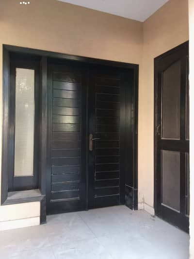 10 MARLA 3 BEDROOM HOUSE AVAILABLE FOR SALE