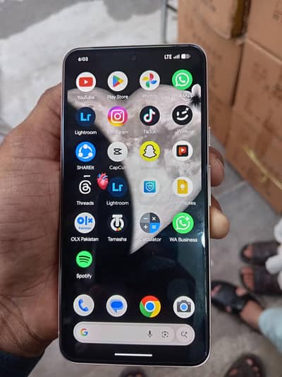 google pixal 8 10/10 without out box or charger golgen color