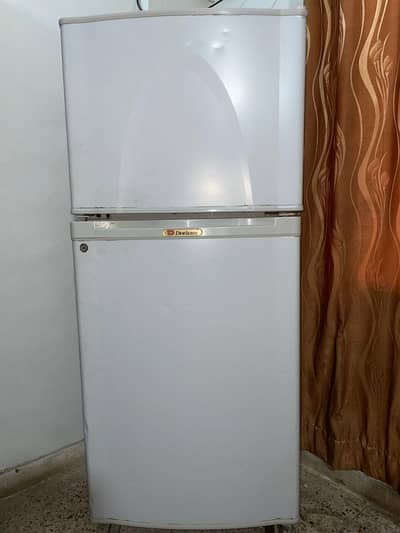 Medium size Dawlance refrigerator for sale