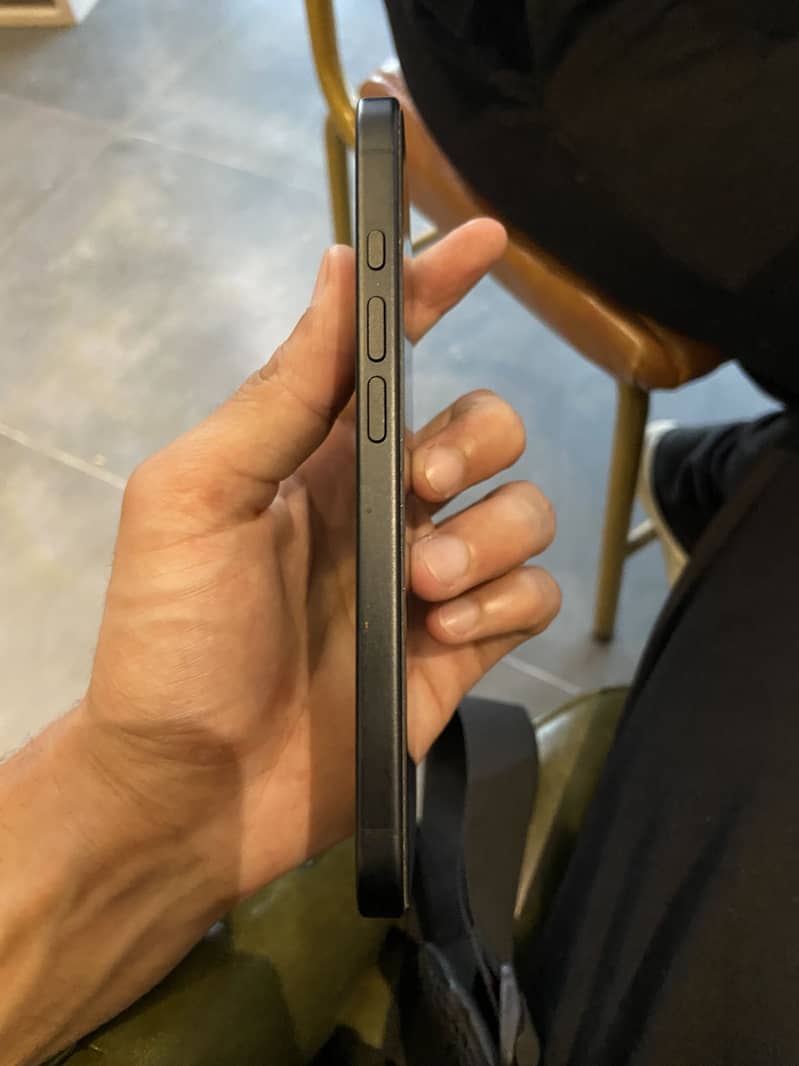 Iphone 16 (128) 3