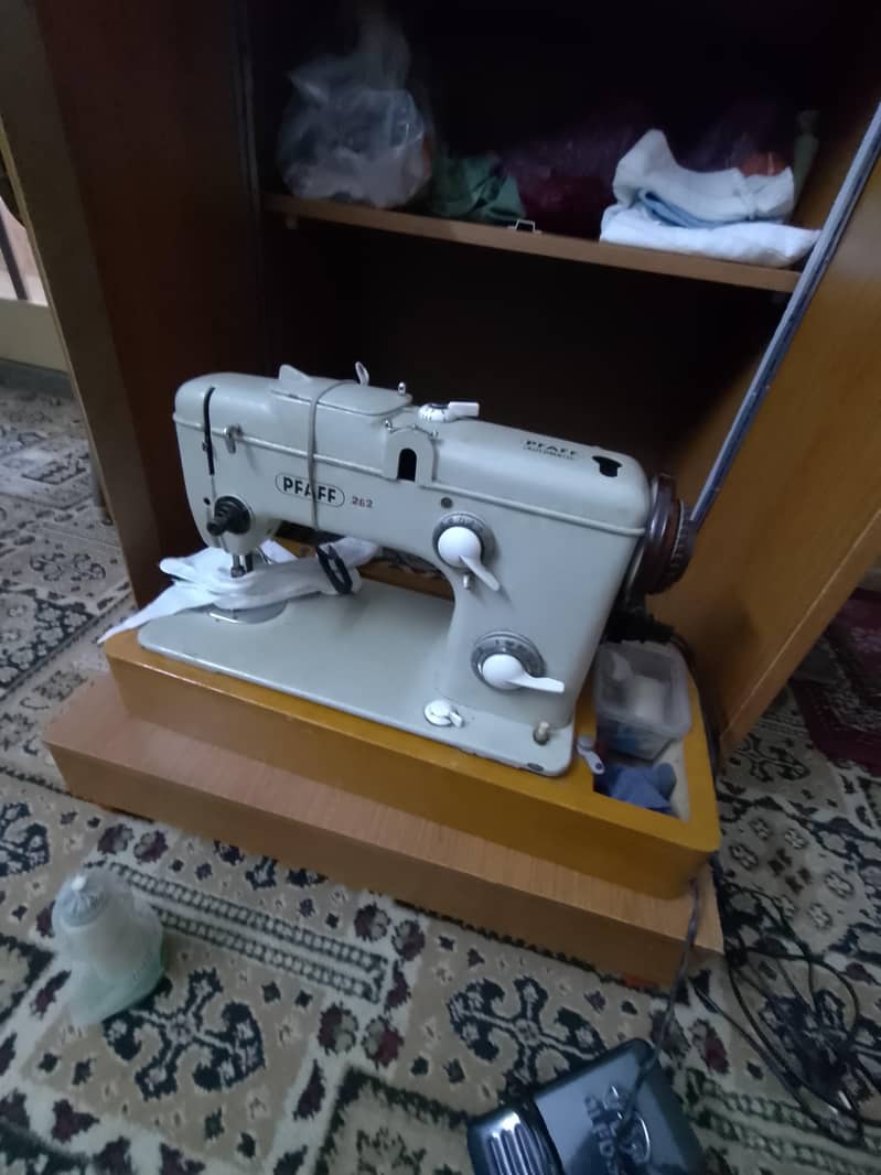 Sewing machine + piko machine+ zigzag machine 3