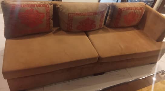 Comfortable and Stylish sofa in good condition  sofa for sale