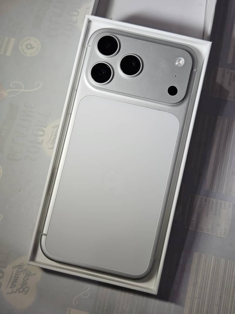 Iphone 17 pro max 4