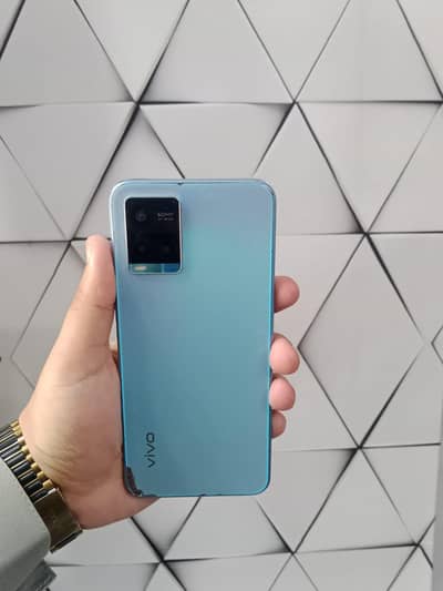 vivo y 33s all original just back se thoda sa color utra hai