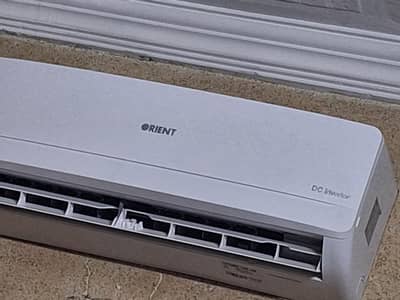DC INVERTER ONE TON AC IN GOOD CONDITION