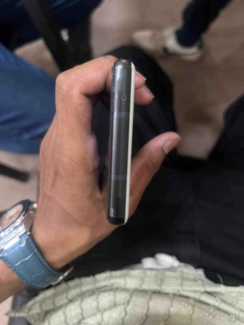 Google Pixel 6a 10/10 Condition 4