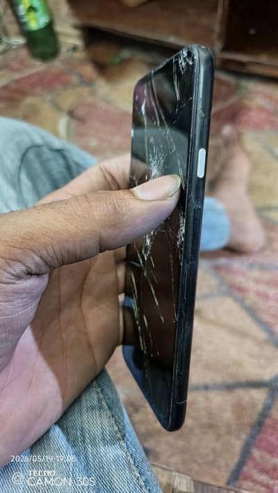 google pixel 4a 5g hai 6+128 ma hai panal kharab hai