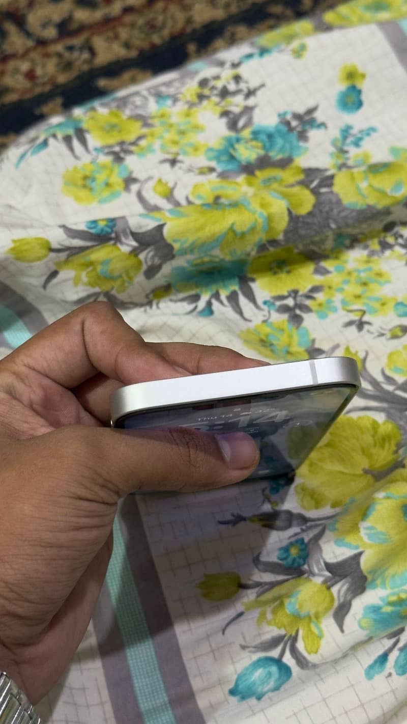 IPHONE 16 E JV 4