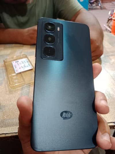 Itel city 100 12/128 with charger and box