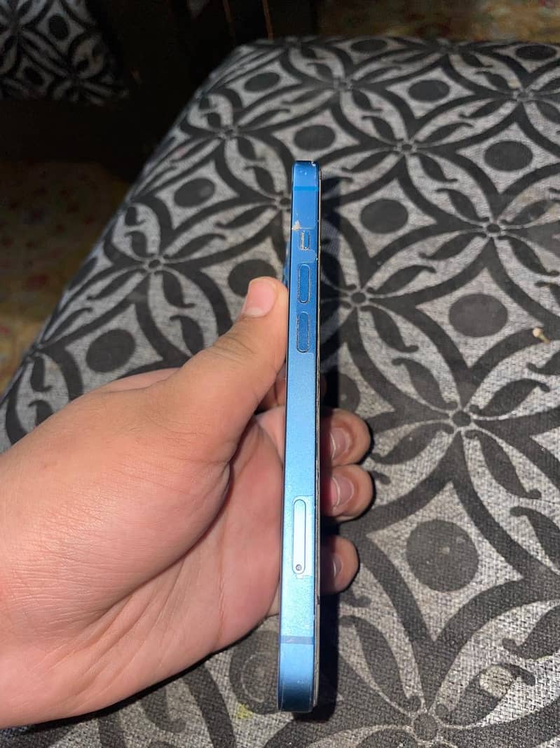 Apple iPhone 13 2