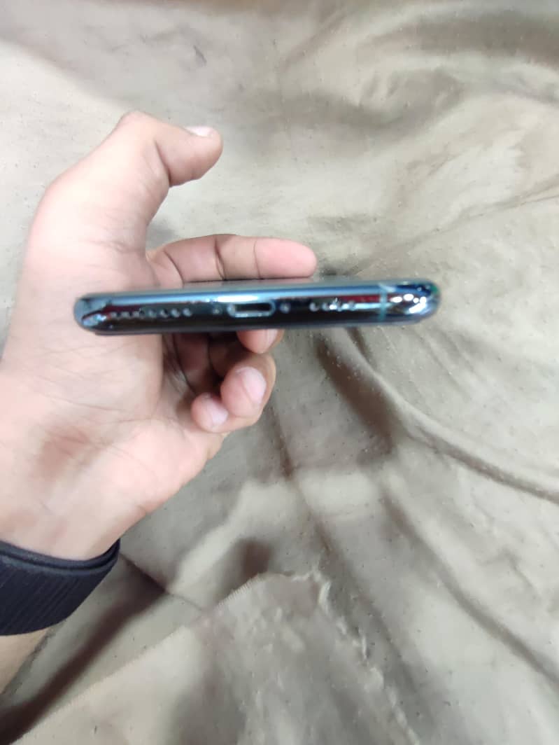 IPHONE 11 PRO MAX 4