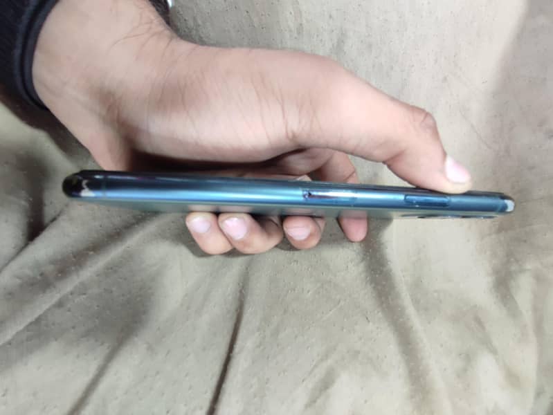 IPHONE 11 PRO MAX 6