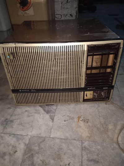 window AC saniyo 2 ton for sale