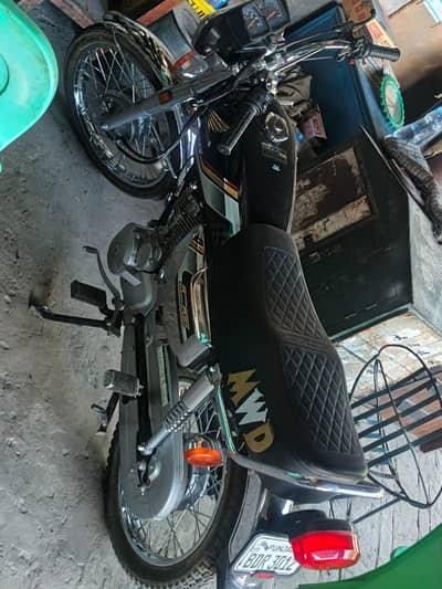 cg 125 se spcial additio. silver black