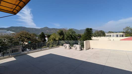 FOR RENT Brand New 1-Bed with Lounge Rooftop F_6/1