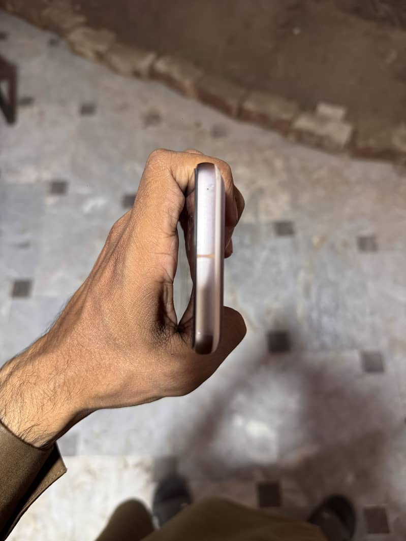 Google pixel 8 4