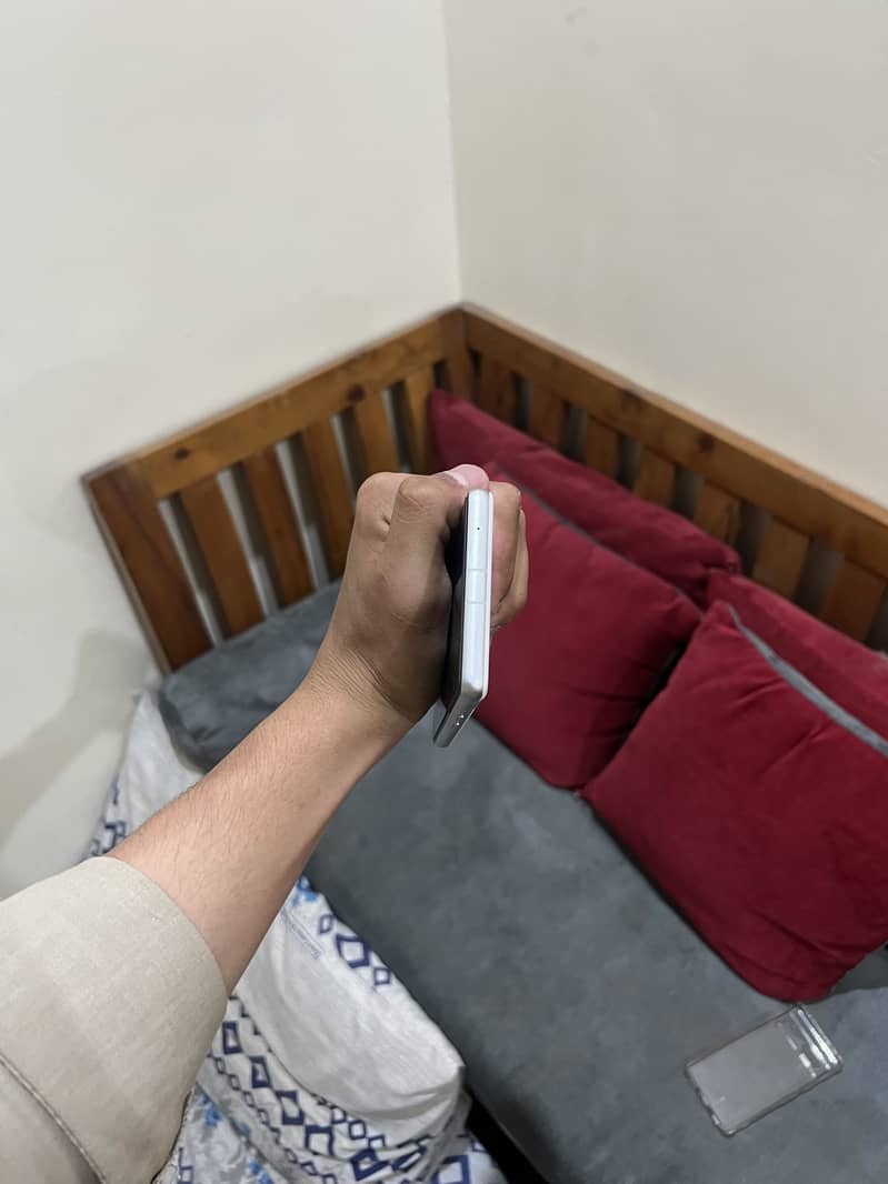 Google pixel 7a 5