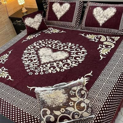 Maroon valvet jacquard bedding set with heart design
