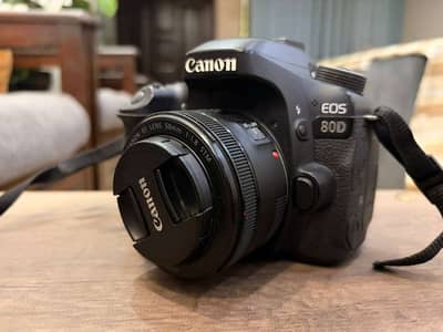 Canon 80d DSLR camera