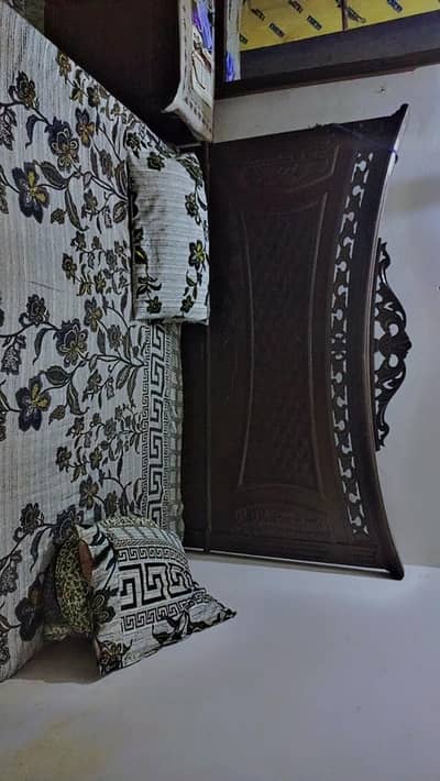 Bed set 10/10 condition with dressing tabel