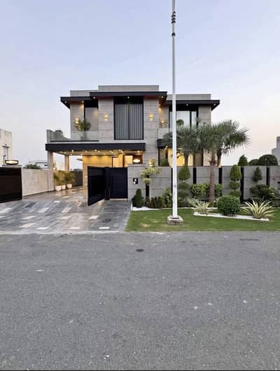 ONE KANAL LUXURIOUS HOUSE FOR SALE AT BAHRIA TOWN LAHORE