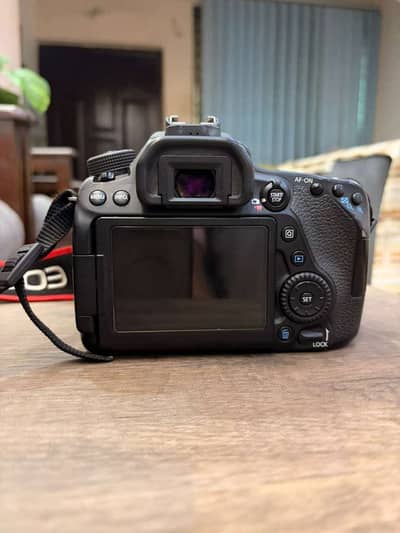 Canon 80d DSLR camera