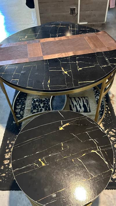 Centre Table With 2 Chairs