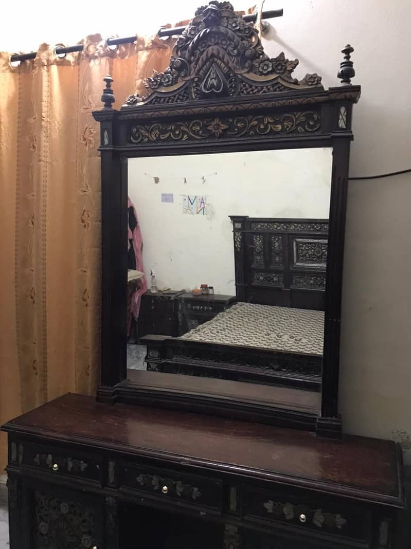 dressing table and showcase 8