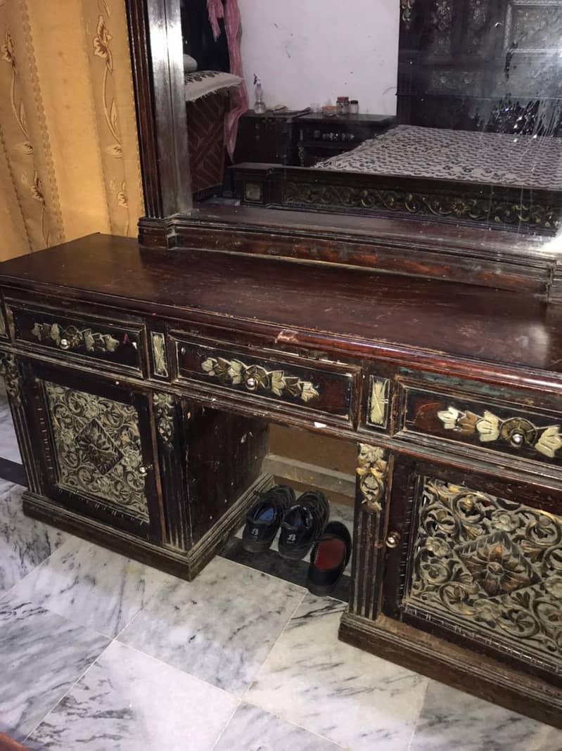 dressing table and showcase 9