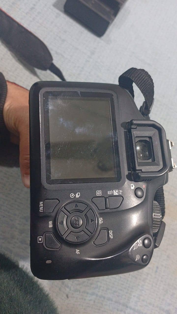Canon EOS 4000D 3