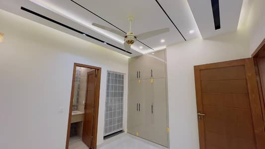 10 Marla House Urgent For Sale