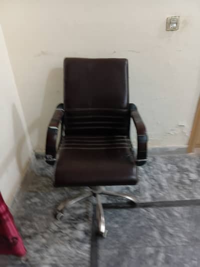 computer chair not in use 0-3-1-1-0509391