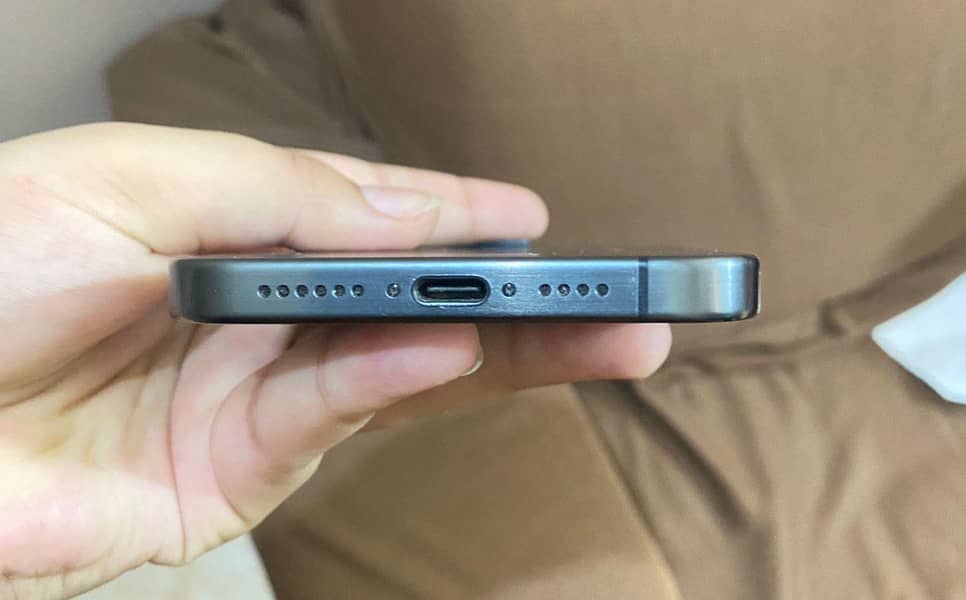 IPHONE 15 PRO MAX 4