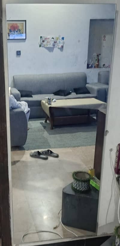 Wall mount mirror