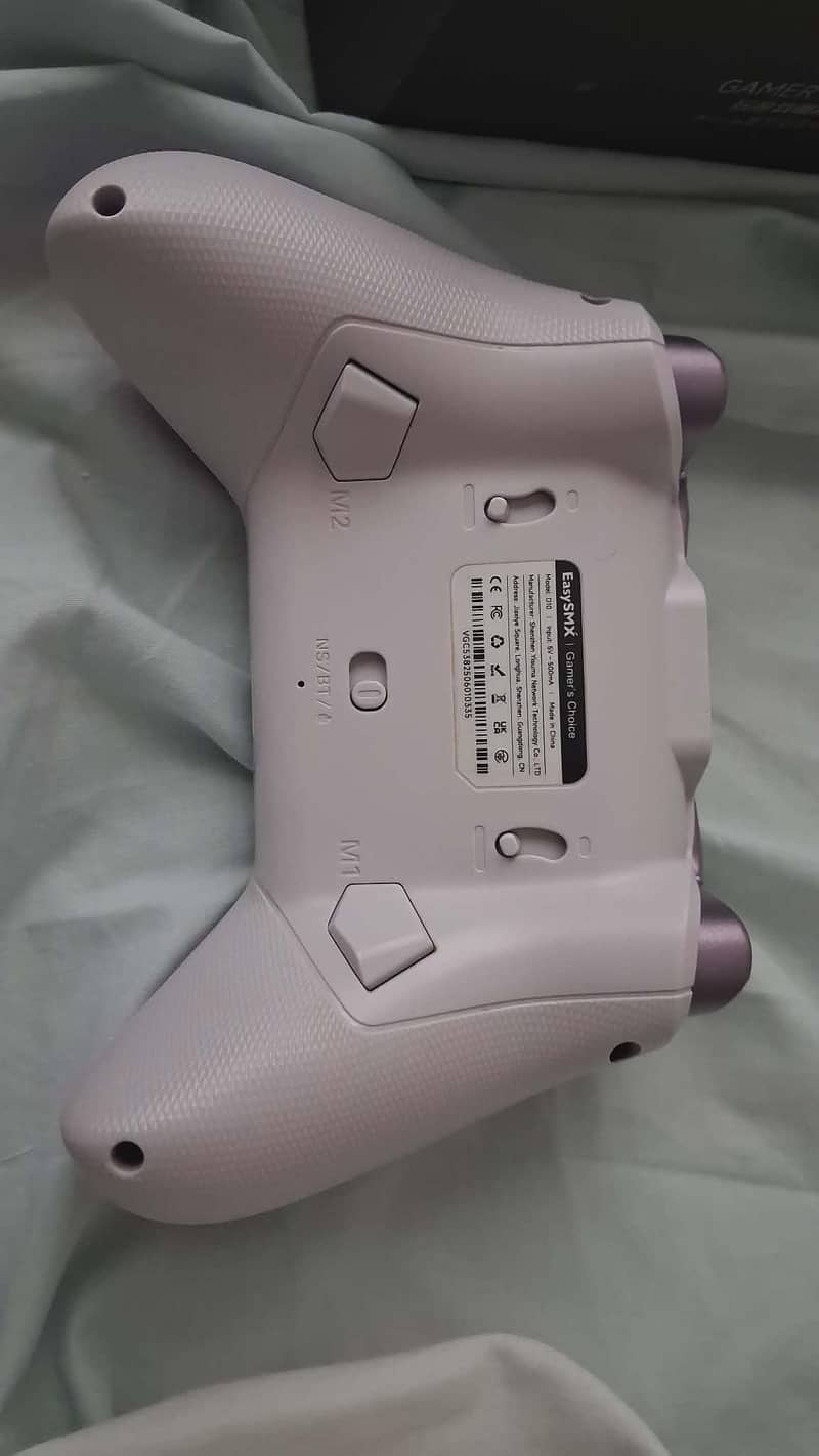 D10 Multiplatform Gaming Controller 1