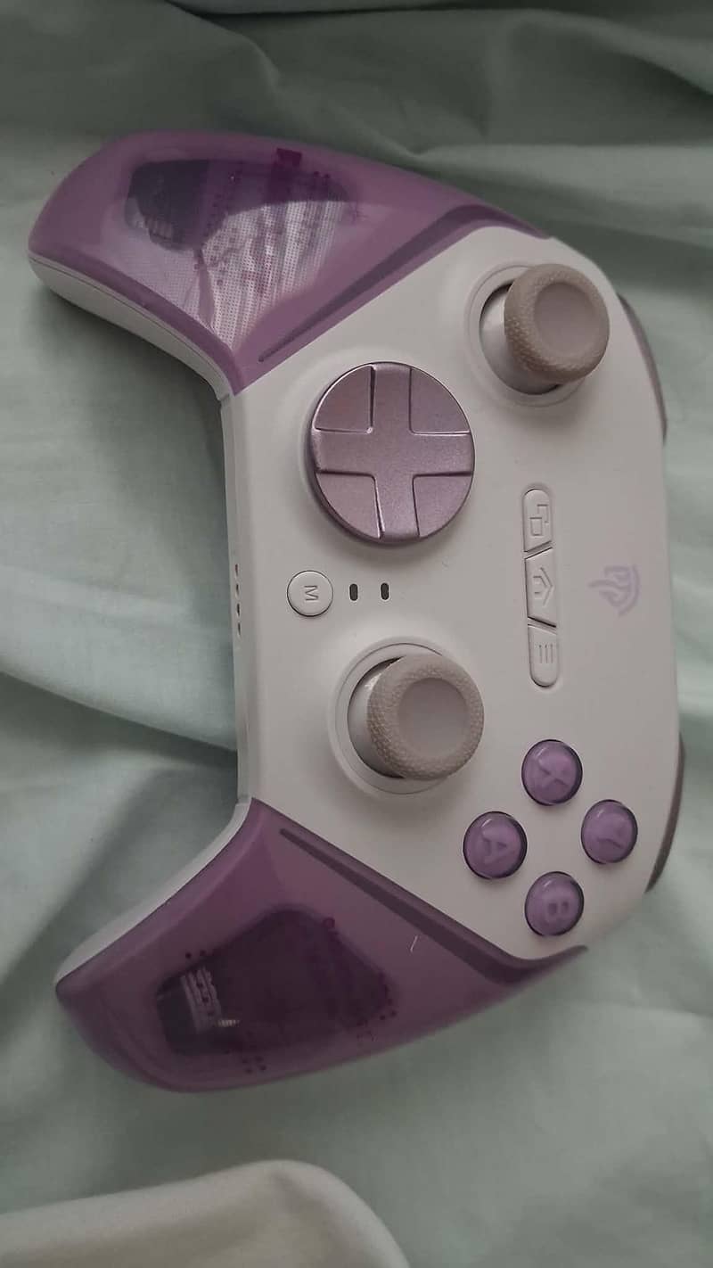 D10 Multiplatform Gaming Controller 3